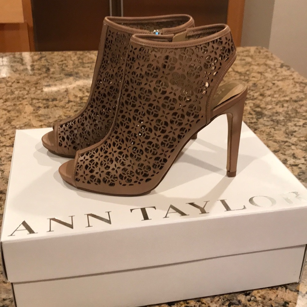 Ann Taylor Billie Cutout Shoetie